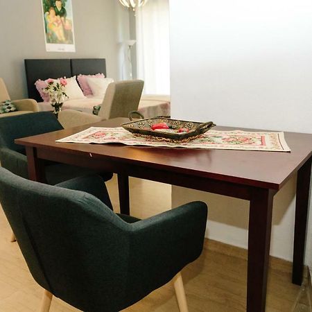 Cosy Downtown Studio - Suite Komotiní Kültér fotó