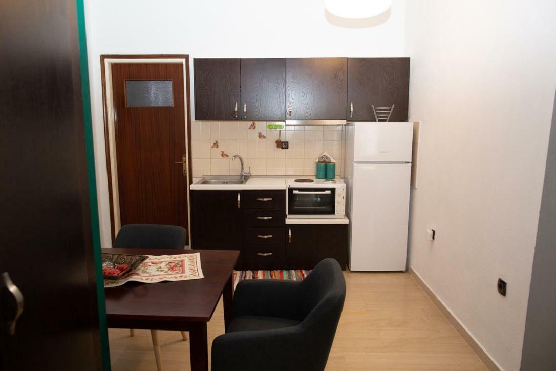 Cosy Downtown Studio - Suite Komotiní Kültér fotó